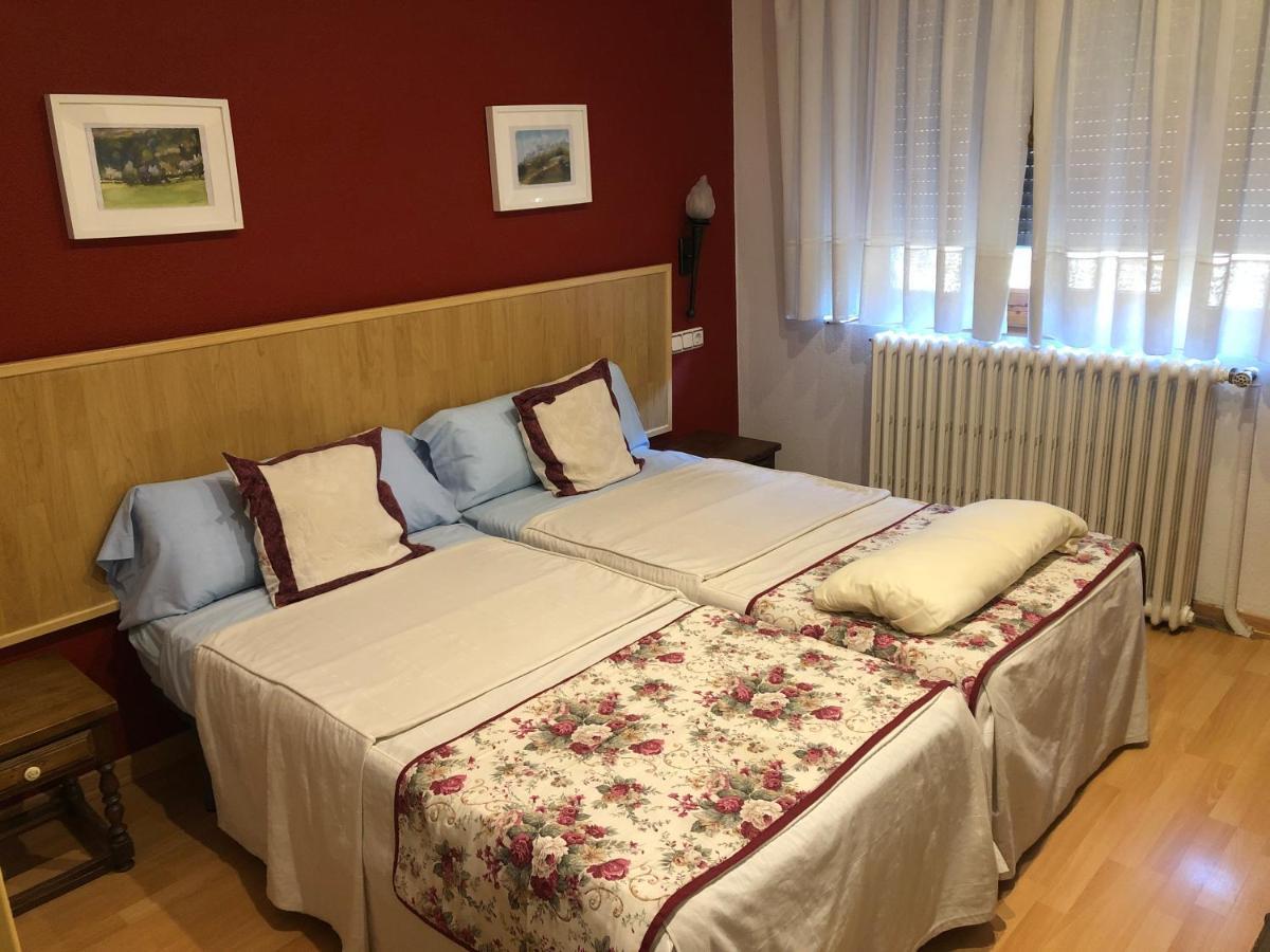 Hostal Escartin Sabiñánigo Exteriör bild