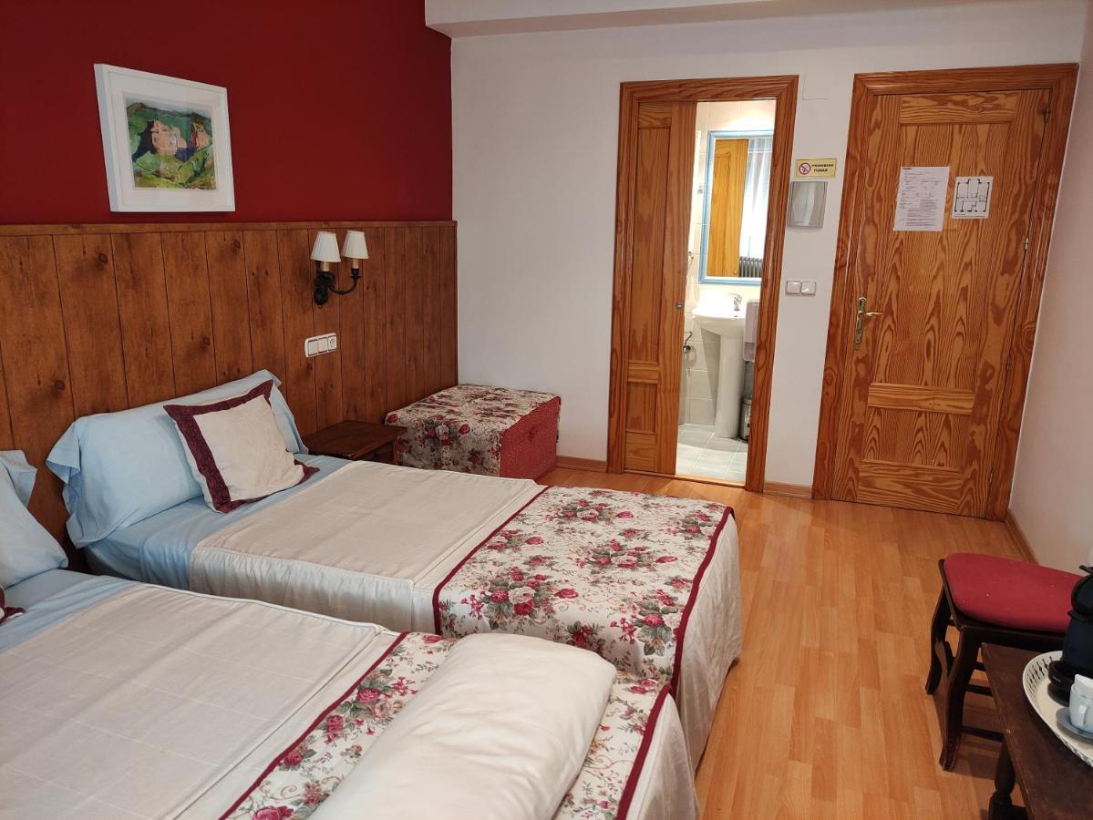 Hostal Escartin Sabiñánigo Exteriör bild