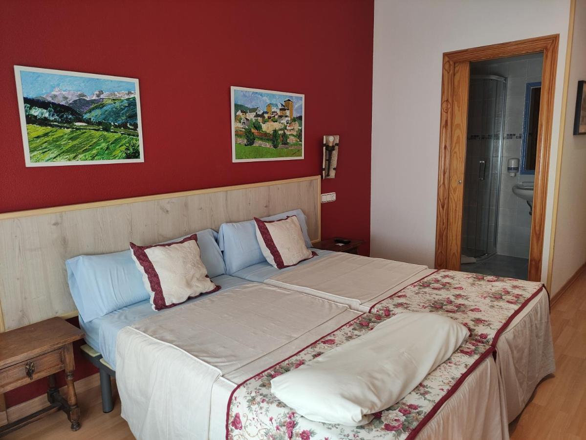 Hostal Escartin Sabiñánigo Exteriör bild