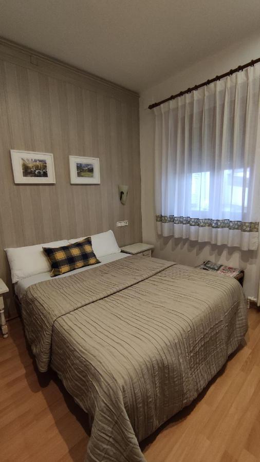 Hostal Escartin Sabiñánigo Exteriör bild
