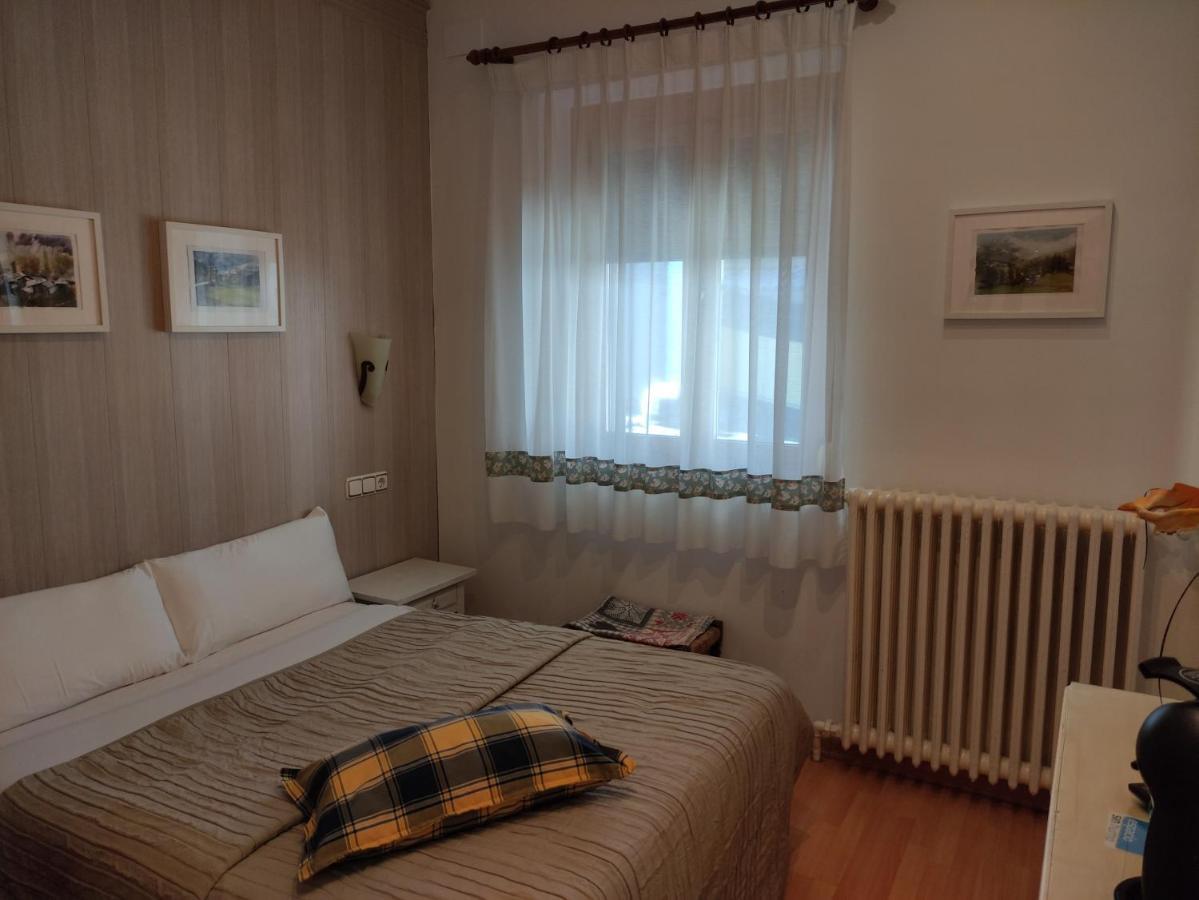 Hostal Escartin Sabiñánigo Exteriör bild