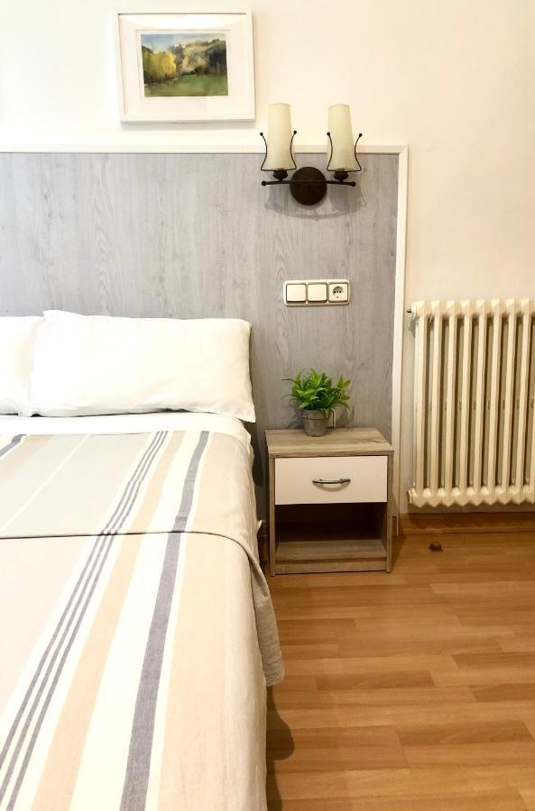 Hostal Escartin Sabiñánigo Exteriör bild
