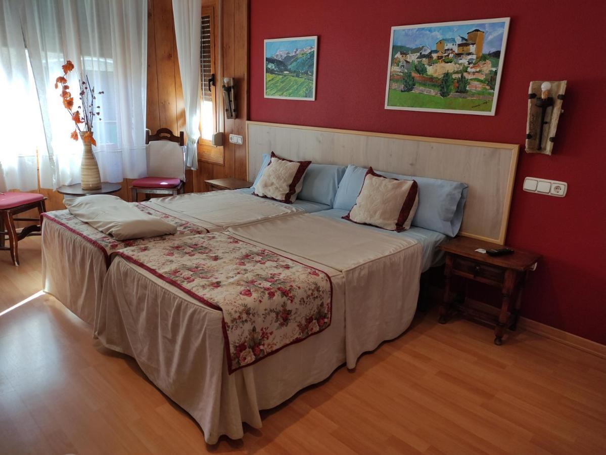 Hostal Escartin Sabiñánigo Exteriör bild